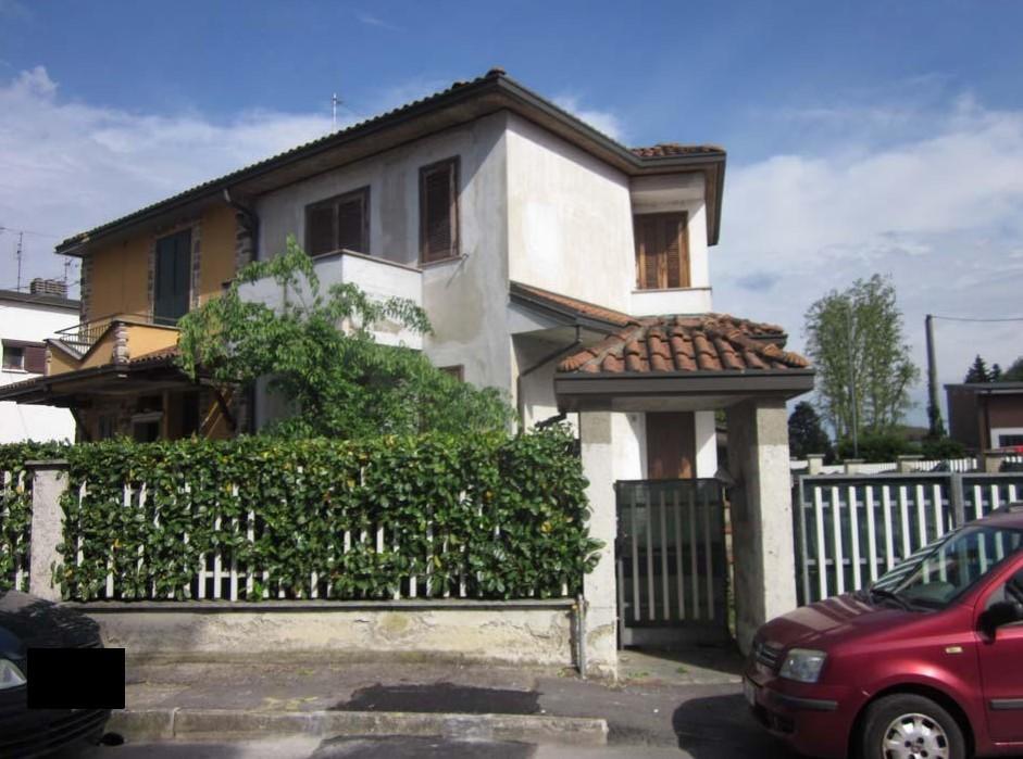 casa indipendente in vendita a Casorate Primo