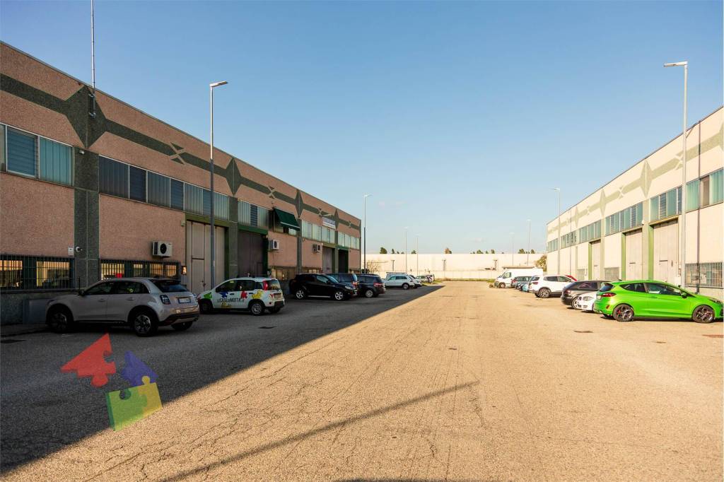 locale commerciale in vendita a Casorate Primo