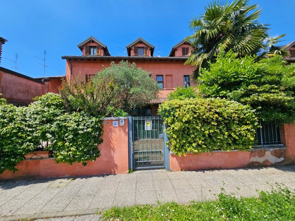 casa indipendente in vendita a Casorate Primo