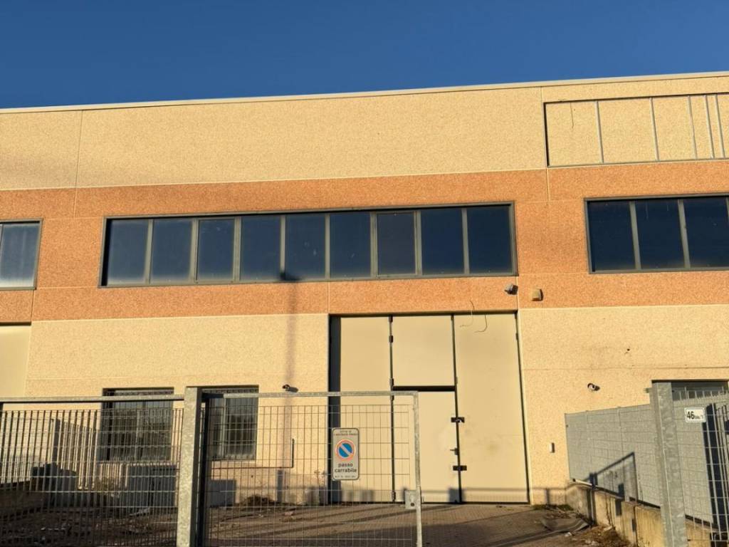 locale commerciale in vendita a Casorate Primo