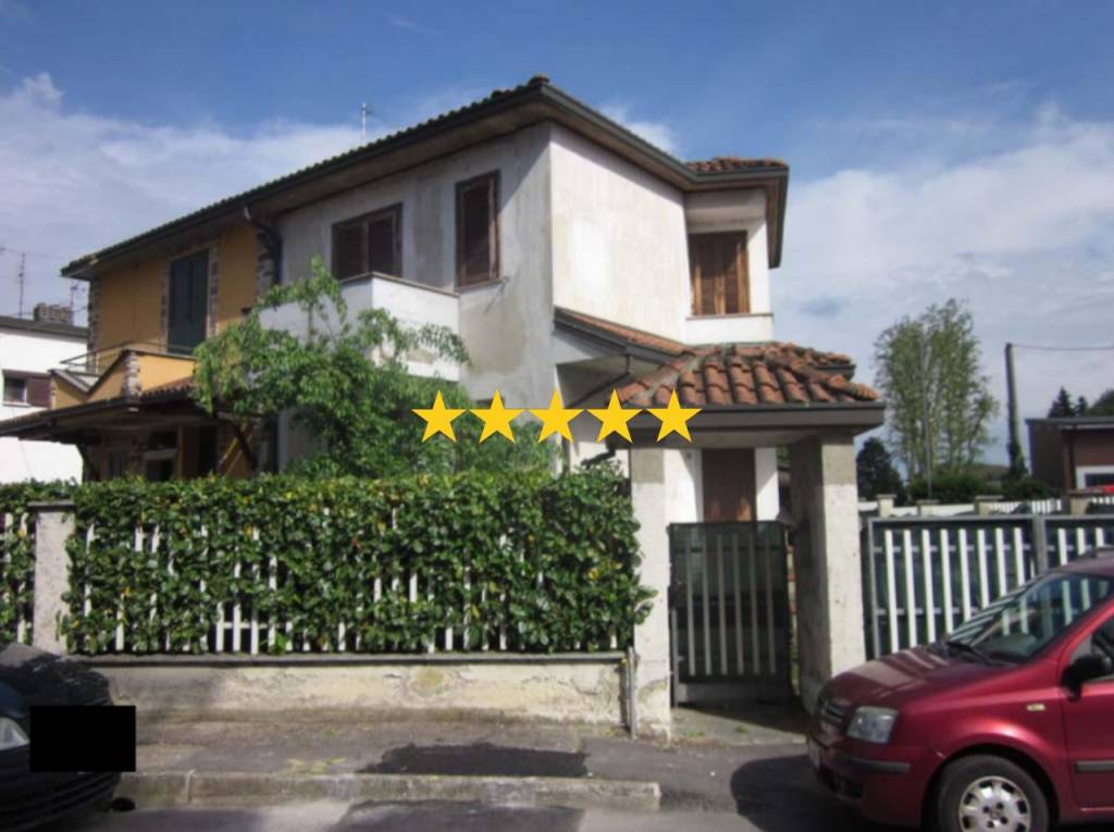 casa indipendente in vendita a Casorate Primo