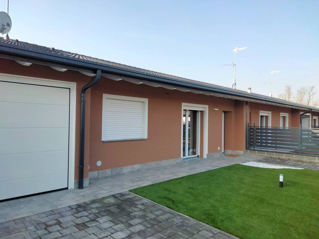 casa indipendente in vendita a Casorate Primo