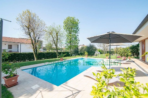 casa indipendente in vendita a Casorate Primo