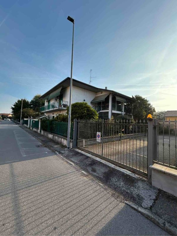 casa indipendente in vendita a Casorate Primo