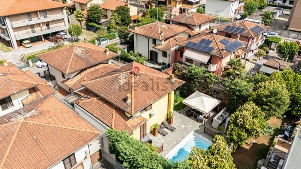 casa indipendente in vendita a Casorate Primo