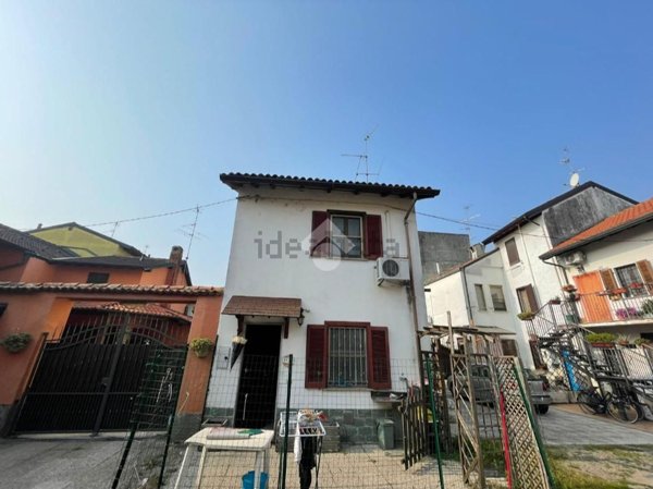 casa indipendente in vendita a Casorate Primo
