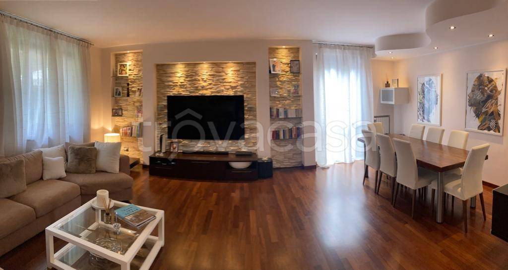 casa indipendente in vendita a Casorate Primo