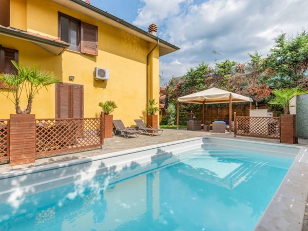 casa indipendente in vendita a Casorate Primo