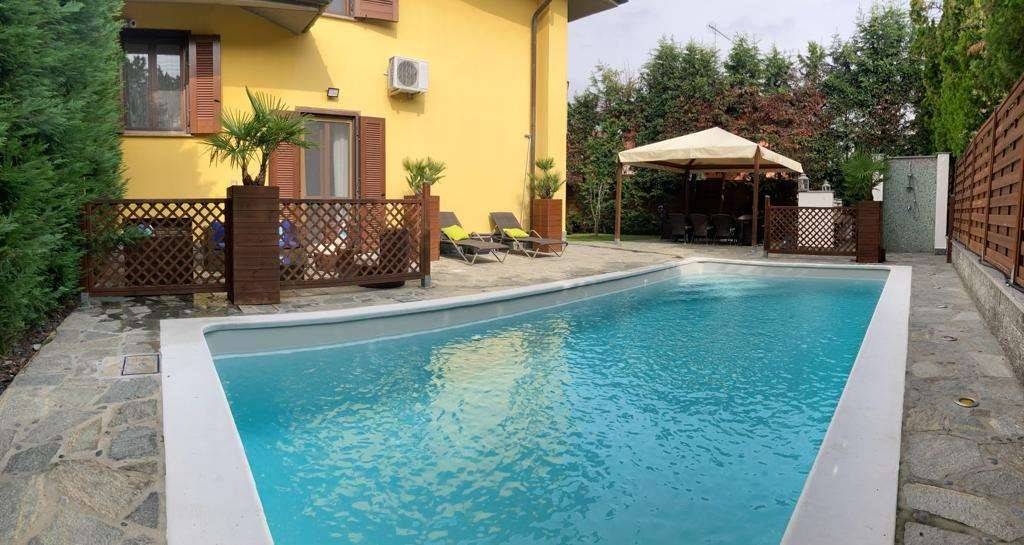 casa indipendente in vendita a Casorate Primo