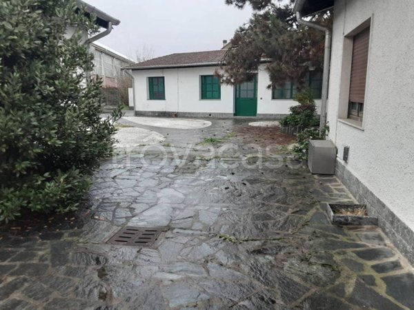 locale commerciale in vendita a Casorate Primo