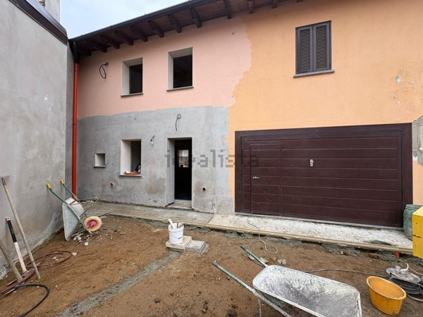 casa indipendente in vendita a Casorate Primo