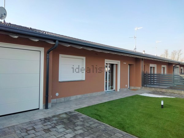 casa indipendente in vendita a Casorate Primo