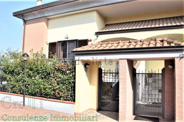 casa indipendente in vendita a Casorate Primo