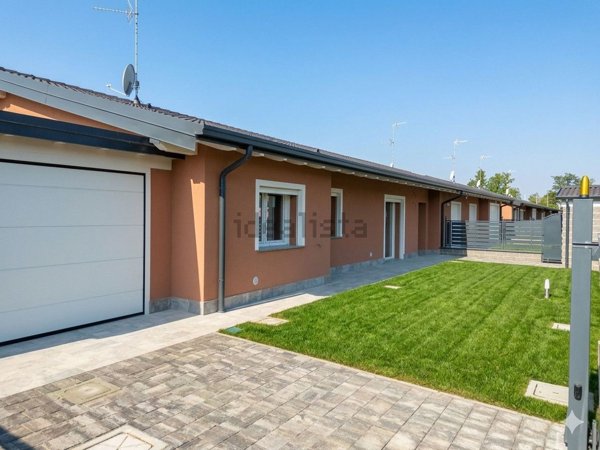 casa indipendente in vendita a Casorate Primo