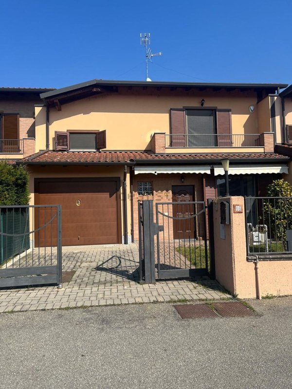 casa indipendente in vendita a Casorate Primo