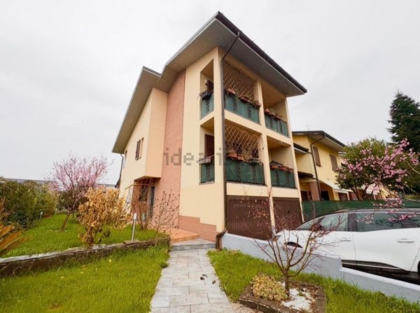 casa indipendente in vendita a Casorate Primo