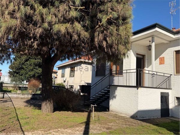 casa indipendente in vendita a Casorate Primo