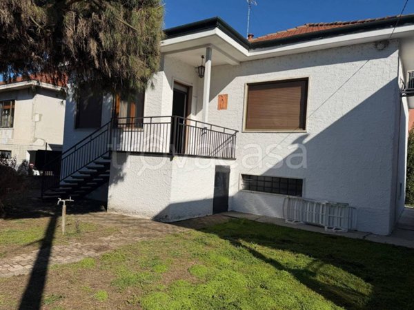 casa indipendente in vendita a Casorate Primo