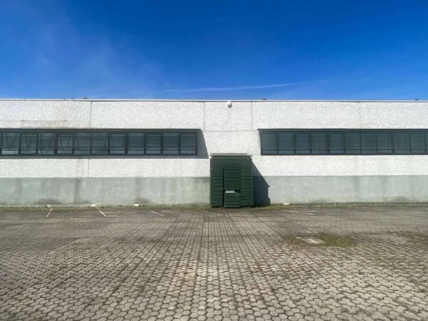 locale commerciale in vendita a Casorate Primo