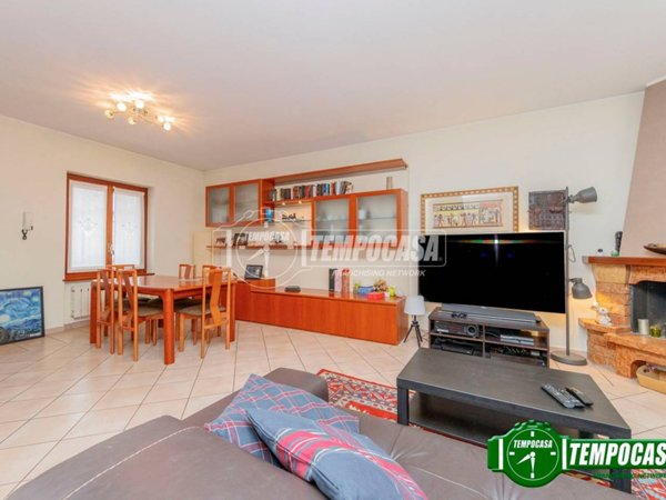 casa indipendente in vendita a Casorate Primo