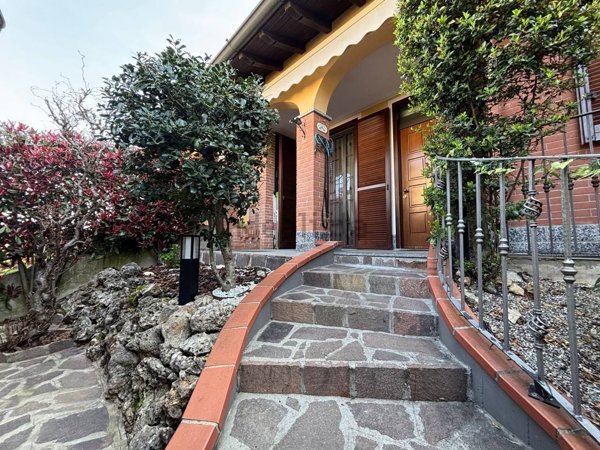 casa indipendente in vendita a Casorate Primo