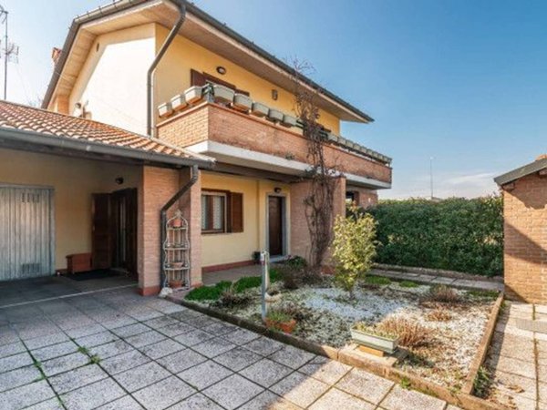 casa indipendente in vendita a Casorate Primo