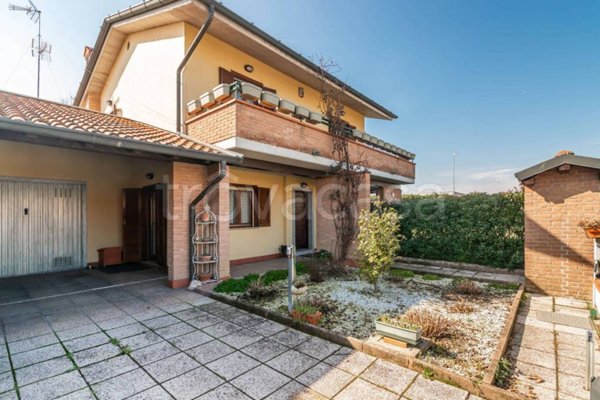 casa indipendente in vendita a Casorate Primo