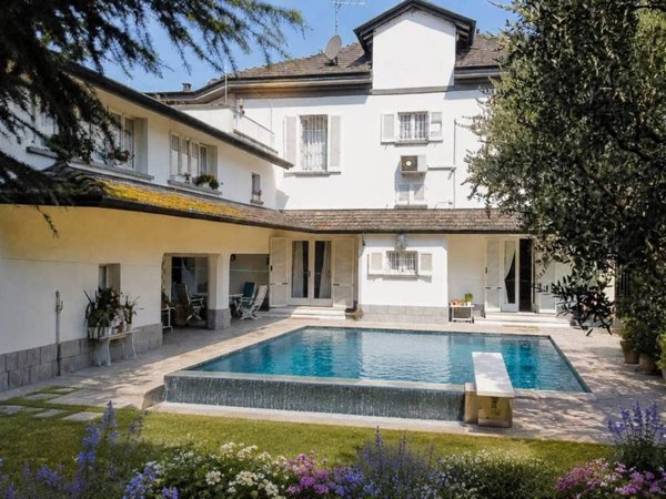 casa indipendente in vendita a Casorate Primo