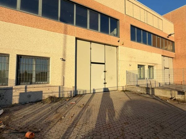 locale commerciale in vendita a Casorate Primo