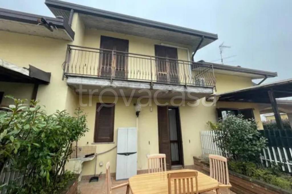 casa indipendente in vendita a Casorate Primo