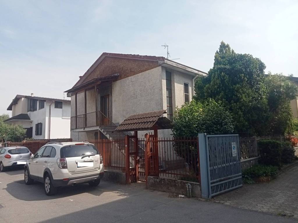 casa indipendente in vendita a Casorate Primo