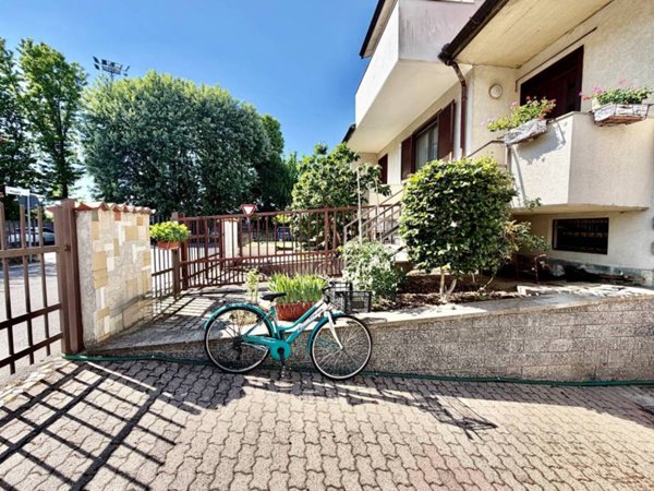 casa indipendente in vendita a Casorate Primo