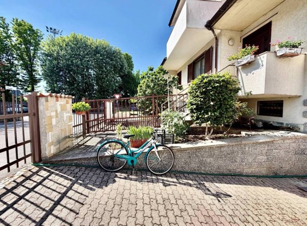 casa indipendente in vendita a Casorate Primo