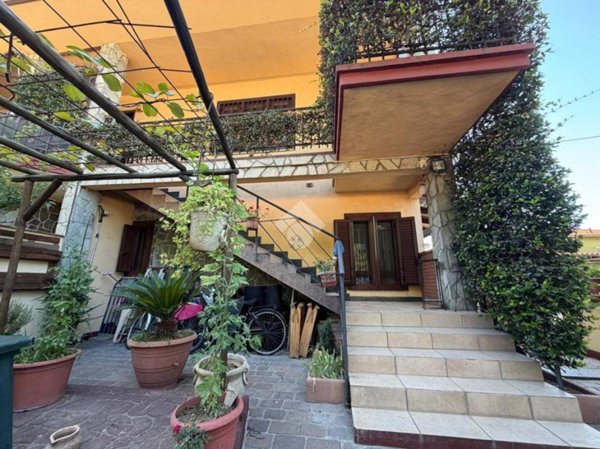 casa indipendente in vendita a Casorate Primo