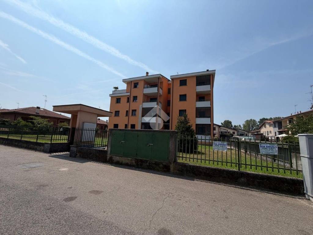 negozio in vendita a Casorate Primo