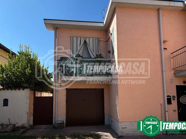casa indipendente in vendita a Casorate Primo