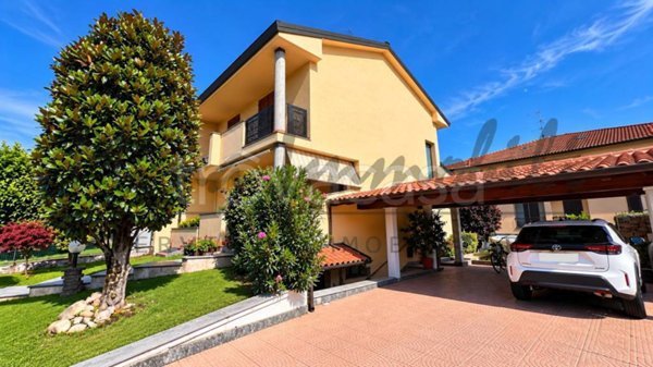 casa indipendente in vendita a Casorate Primo