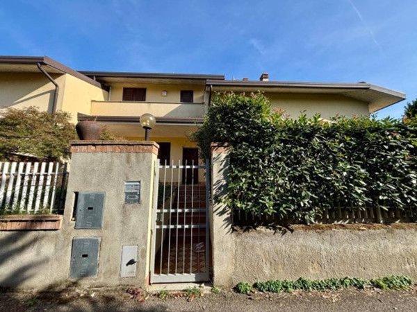 casa indipendente in vendita a Casorate Primo