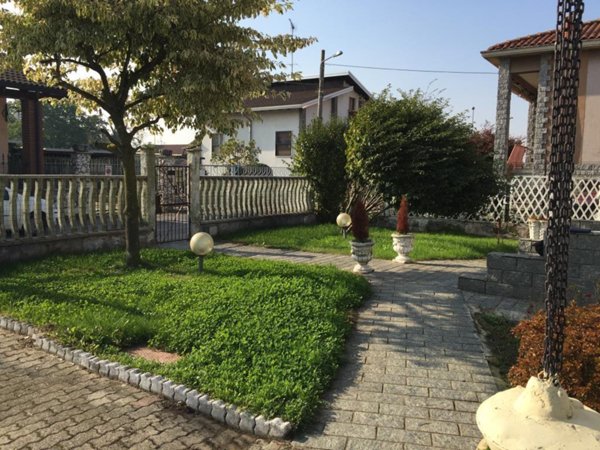 casa indipendente in vendita a Cassolnovo in zona Molino Del Conte