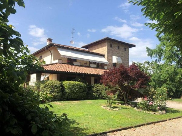 casa indipendente in vendita a Cassolnovo