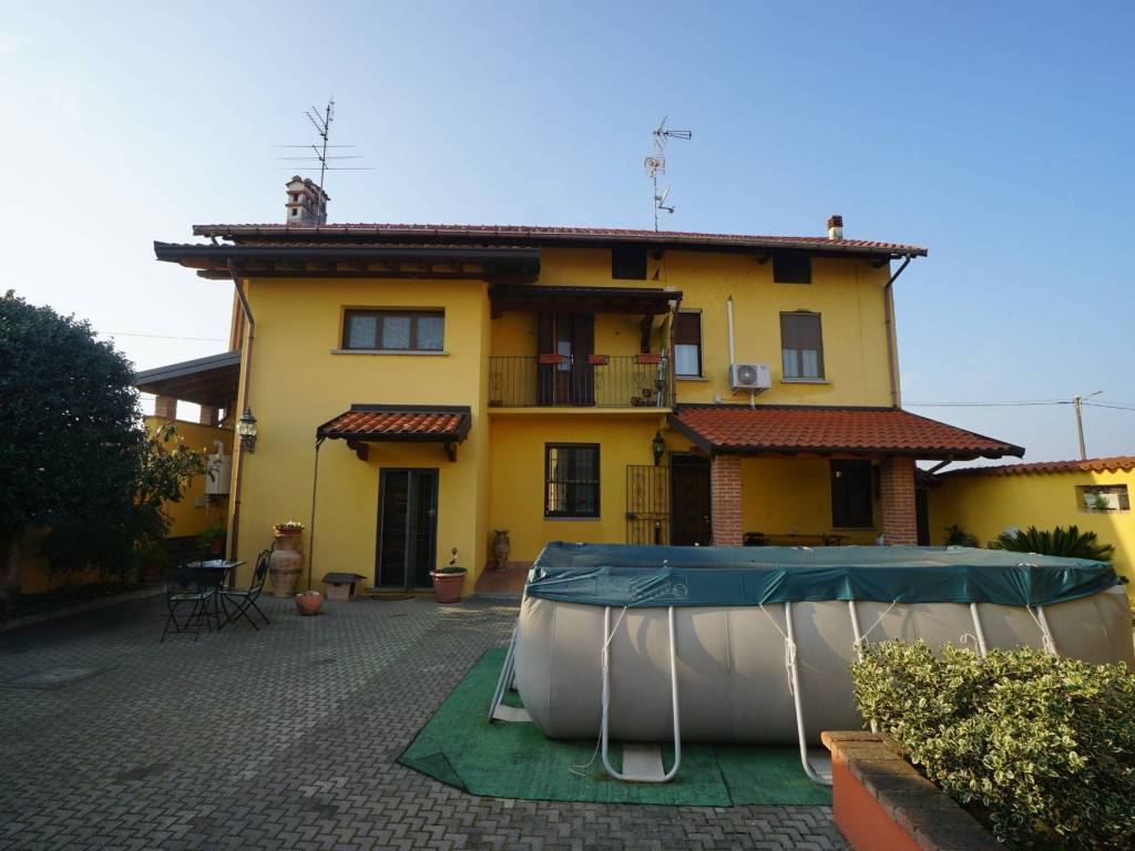 casa indipendente in vendita a Cassolnovo