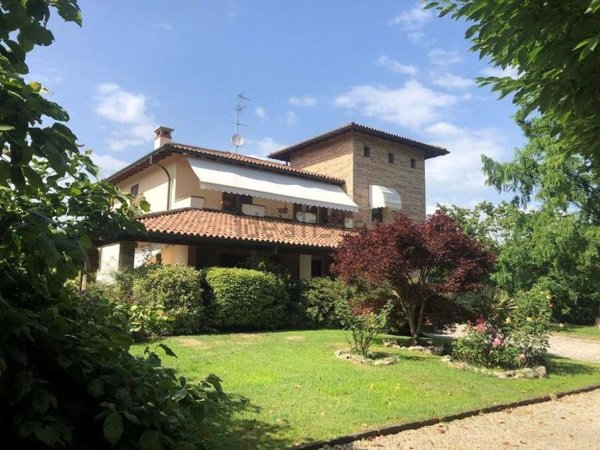 casa indipendente in vendita a Cassolnovo