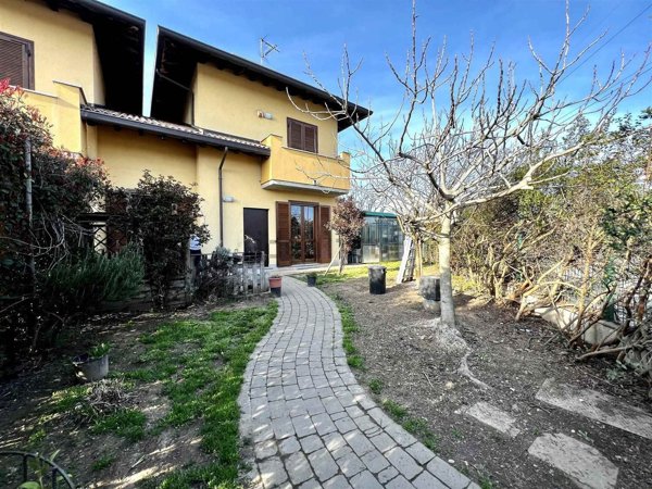 casa indipendente in vendita a Cassolnovo