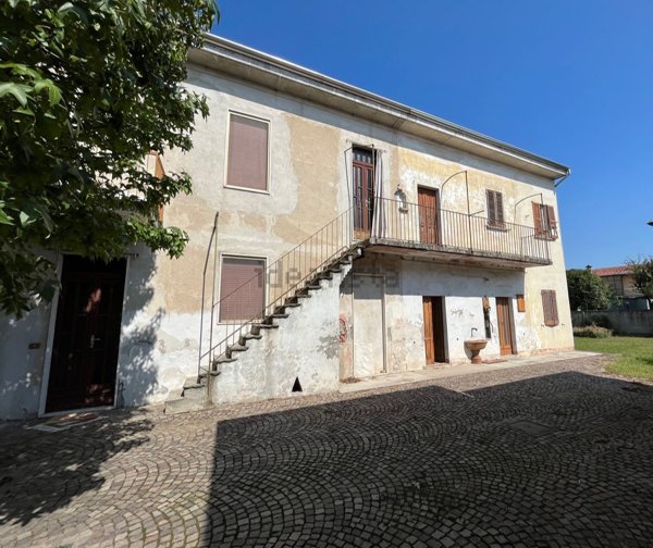 casa indipendente in vendita a Cassolnovo