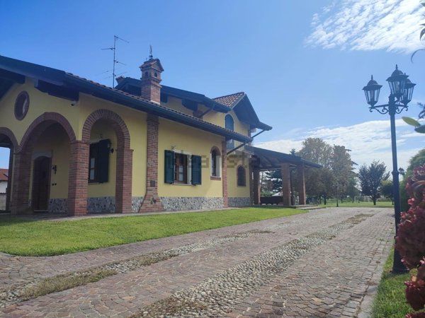 casa indipendente in vendita a Cassolnovo