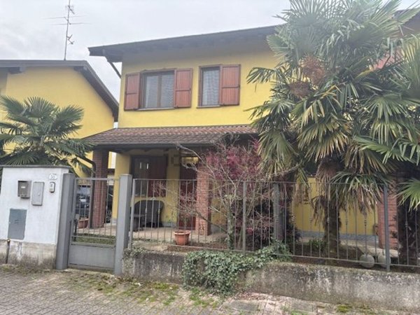 casa indipendente in vendita a Cassolnovo
