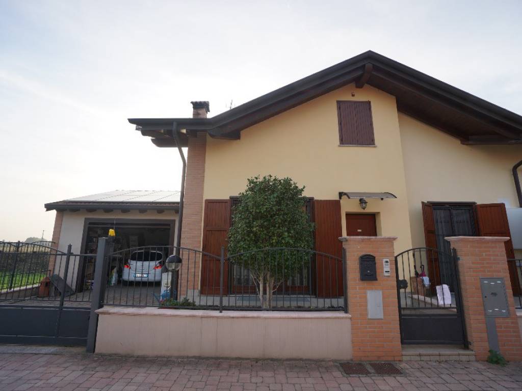 casa indipendente in vendita a Cassolnovo