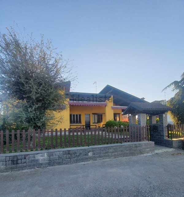 casa indipendente in vendita a Cassolnovo in zona Molino Del Conte