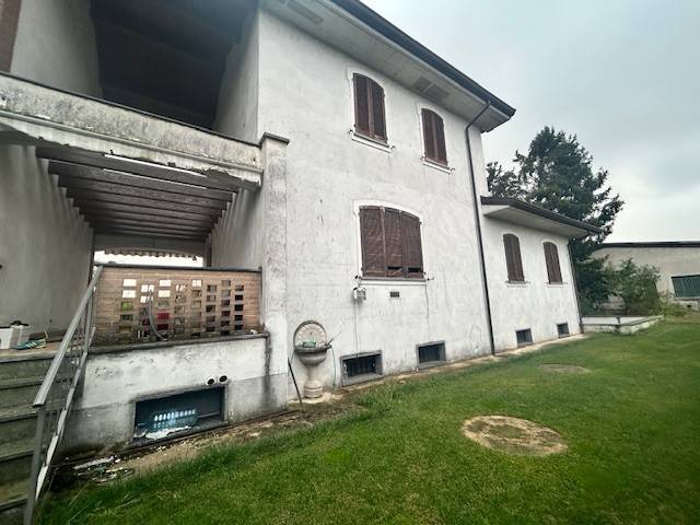 casa indipendente in vendita a Cassolnovo