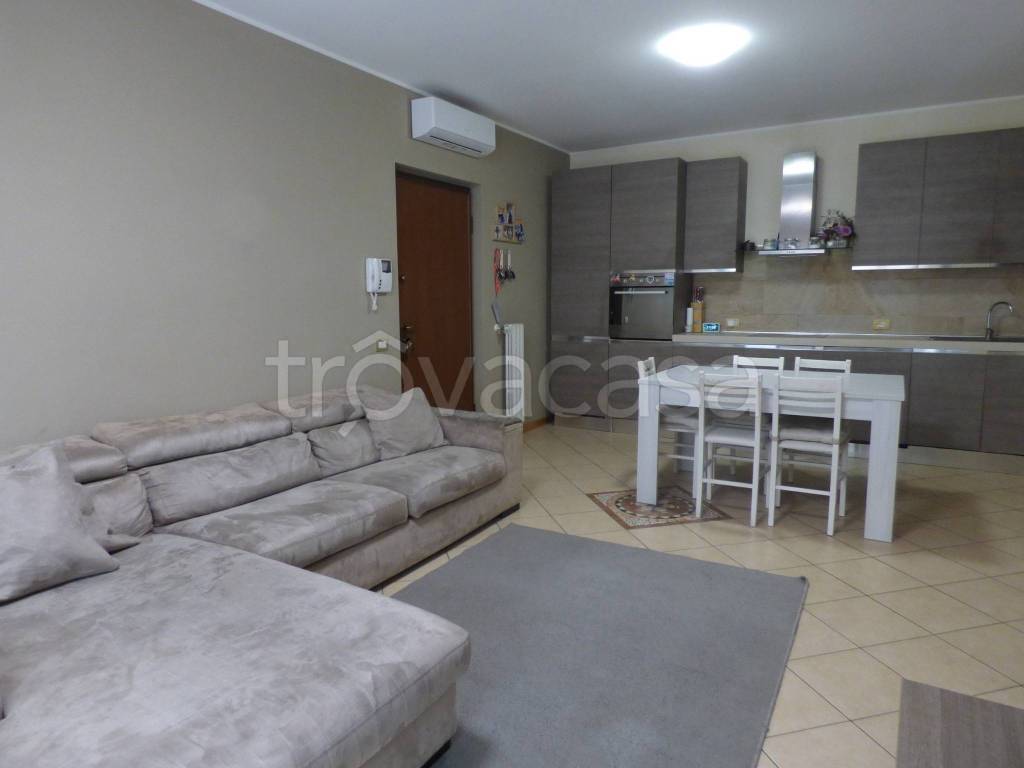 appartamento in vendita a Cassolnovo in zona Molino Del Conte
